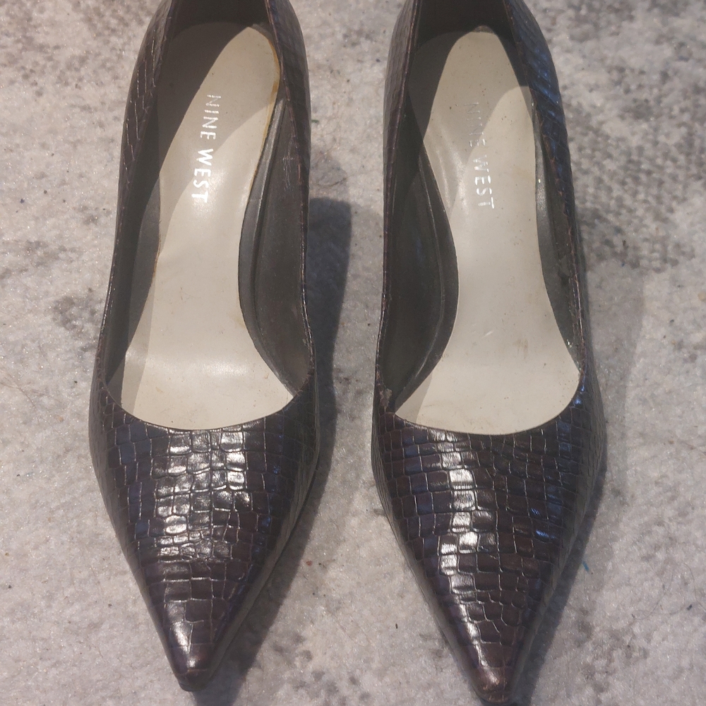Nine West Dark Brown Croc-Embossed Pointed Toe Pumps